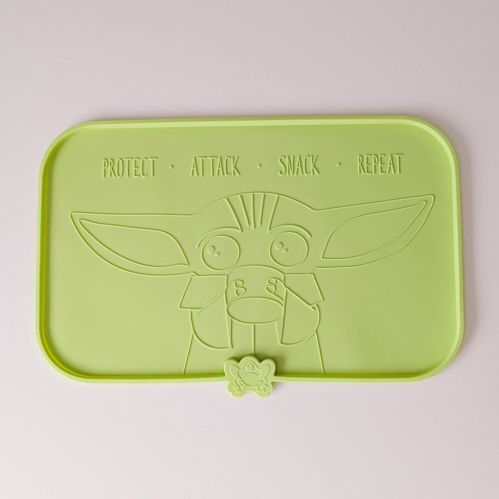 STAR WARS THE MANDALORIAN THE CHILD Snack Silicone Dog & Cat Food Mat NWOT